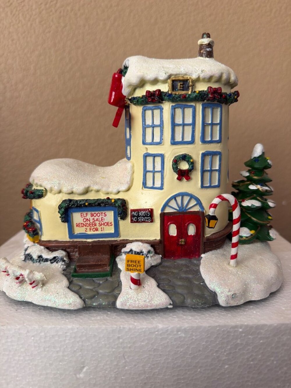 Hawthorne Village Rudolph Collection Christmas Town Cobbler NEW Vintage - Picture 4 of 17